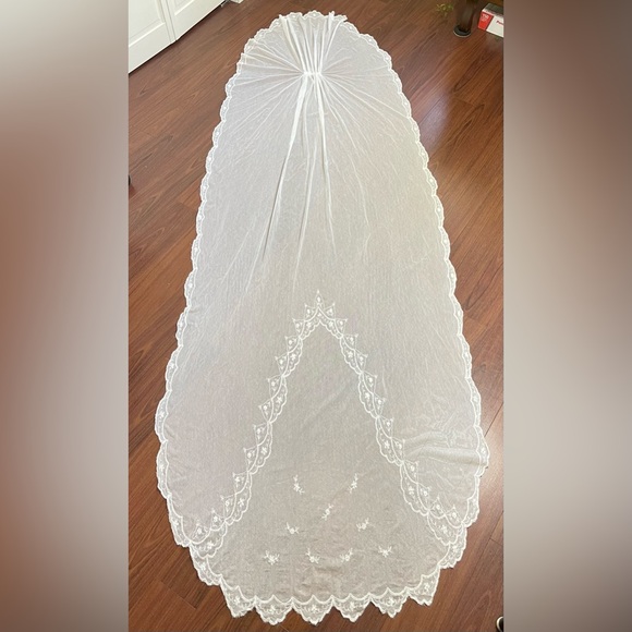 Elegant White Lace Bridal Veil main image 4